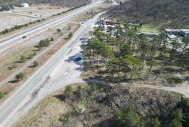 GROBNIK, ČAVLE, SOBOLI- građevinsko zemljište 5000m2 u komercijalnoj zoni za halu- poslovni prostor (namjena: trgovačka, zanatska, industrijska), Čavle, Land