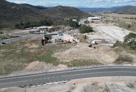 GROBNIK, ČAVLE, SOBOLI- građevinsko zemljište 10000m2 u komercijalnoj zoni za halu- poslovni prostor (namjena: trgovačka, zanatska, industrijska), Čavle, Land