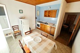 OTOK RAB - Apartmanska kuća 1. red do mora!, Rab, Maison