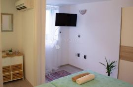 Apartman u srcu Pule s ugodnom terasom, Pula, Apartamento