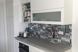 Podmurvice, 2skl stan 62 m2 luksuzno uređen sa balkonom i pogledom na more, Rijeka, Appartement