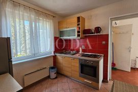 Dvojna kuća sa dva odvojena apartmana, Crikvenica, Ev