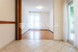 Split, Trstenik stan  u prizemlju  82m2 s vrtom i ostavom, Split, Apartamento