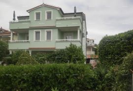 Kuća Prodaja velike apartmanske kuće sa 11 stambenih jedinica, Medulin!, Medulin, بيت