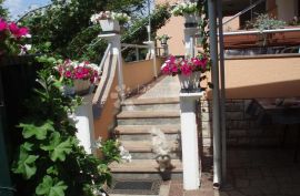 Istra , Fažana kuća sa pogledom na more i pet apartmana, Fažana, Maison