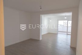 Osijek, Retfala, najam, trosoban stan u urbanoj vili, 2. kat 103m2, Osijek, Apartamento