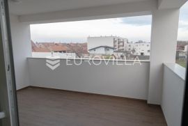 Osijek, Retfala, trosoban stan u urbanoj vili, 1. kat 106m2, Osijek, Appartement