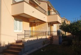 Vodice - Stan s dvije spavaće sobe , na mirnoj lokaciji, Vodice, Apartamento