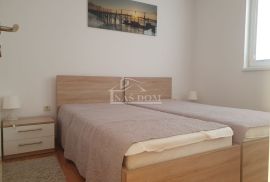 Vodice - Stan s dvije spavaće sobe , na mirnoj lokaciji, Vodice, Διαμέρισμα