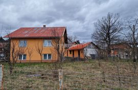 LIČKI OSIK - Vukšić - obiteljkska kuća, garaža, pomoćni objekt, Gospić - Okolica, Ev