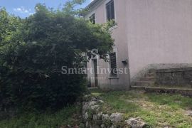 POBRI, kuća za adaptaciju s velikom okućnicom i pogledom na more, Opatija - Okolica, House