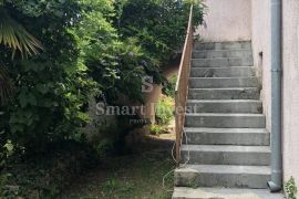 POBRI, kuća za adaptaciju s velikom okućnicom i pogledom na more, Opatija - Okolica, House