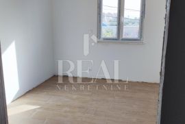 Seget stan 2S+DB 91m2 100 m od mora, Seget, Appartment