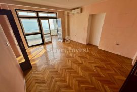 OPATIJA, stan s balkonom, prvi red do mora!, Opatija, Apartamento