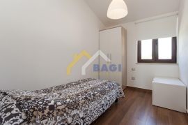 Rovinj kuća 500m od mora-3 stana, Rovinj, Casa