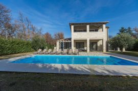 Prekrasna mediteranska vila s bazenom, natkrivenom vanjskom kuhinjom, nadstrešnicom za automobil na traženoj lokaciji ​, Poreč, Casa
