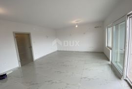 VIŠKOVO - 2S+DB s bazenom i pogledom na more!, Viškovo, Appartment