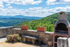 ISTRA, OPRTALJ - Kamena kuća s bazenom u starogradskoj jezgri, Oprtalj, Maison