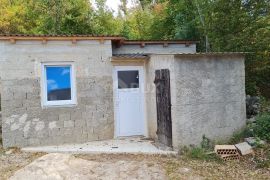 OTOK KRK, KRAS - samostojeća kuća s okućnicom na mirnoj lokaciji, Dobrinj, Ev