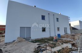 ZADAR, VIR - Duplex vila s bazenom, Vir, Дом