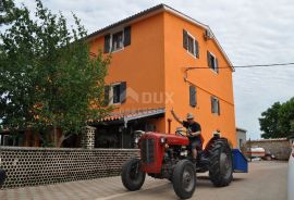 ISTRA, POREČ - Ugostiteljsko-stambeni objekt sa uhodanim poslom, Poreč, Famiglia