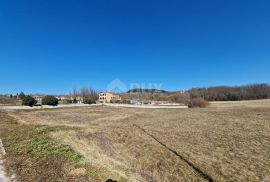 ISTRA, MOTOVUN - Građevinsko zemljište 1820m2 u blizini svih sadržaja, Motovun, Terrain