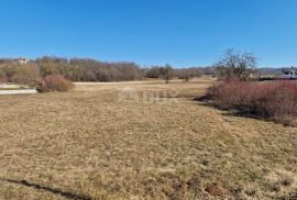 ISTRA, MOTOVUN - Građevinsko zemljište 1820m2 u blizini svih sadržaja, Motovun, Terrain