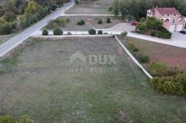 ISTRA, MOTOVUN - Građevinsko zemljište 1820m2 u blizini svih sadržaja, Motovun, Arazi