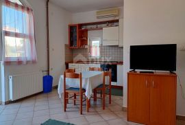 PAKOŠTANE - Prostrana katnica s tri apartmana, Pakoštane, House