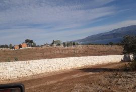 BRAČ - zemljište 34000m2 s pogledom na more i projektom, Supetar, Tierra