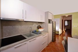 ISTRA, MEDULIN - Stan s vrtom, 140 m od mora, Medulin, Apartamento