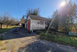 ISTRA, PIĆAN - Samostojeća kuća na prostranom građevinskom zemljištu, Pićan, House