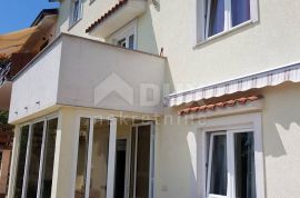 OPATIJA, LOVRAN, DOBREĆ- dvojna kuća 280m2 s panoramskim pogledom na more + okoliš  350m2, Opatija - Okolica, House