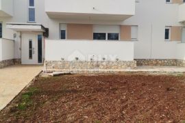 ISTRA, TAR - Stan u prizemlju s vrtom NOVOGRADNJA, Tar-Vabriga, Appartment