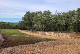 Otok Krk, Šilo -  Očišćeno, ravno poljoprivredno zemljište, buduće građevinsko, 600m do prekrasnih plaža, mora i supermarketa s pristupnim putem !, Dobrinj, Terreno