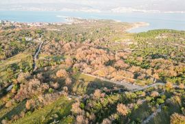 Otok Krk, Šilo -  Očišćeno, ravno poljoprivredno zemljište, buduće građevinsko, 600m do prekrasnih plaža, mora i supermarketa s pristupnim putem !, Dobrinj, Arazi
