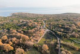 Otok Krk, Šilo -  Očišćeno, ravno poljoprivredno zemljište, buduće građevinsko, 600m do prekrasnih plaža, mora i supermarketa s pristupnim putem !, Dobrinj, أرض