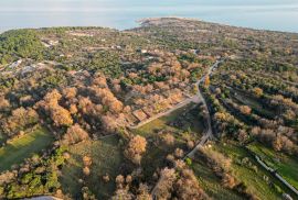 Otok Krk, Šilo -  Očišćeno, ravno poljoprivredno zemljište, buduće građevinsko, 600m do prekrasnih plaža, mora i supermarketa s pristupnim putem !, Dobrinj, Terra