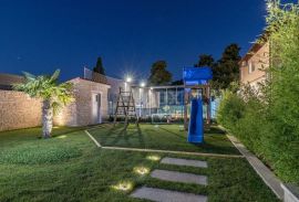 ISTRA, LOBORIKA Savršena vila za turizam s bogatim sadržajem, Ližnjan, Maison