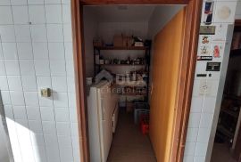 ISTRA, UMAG - Apartmanska kuća i poslovni objekt sa stanom, Umag, Haus