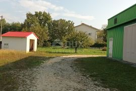 ISTRA, POREČ - atraktivno građevinsko zemljište sa halom, Poreč, Terrain