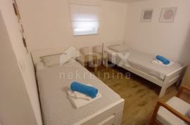 OTOK KRK, GRAD KRK (okolica) - Renovirana kuća s bazenom, Krk, House