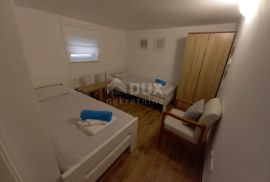 OTOK KRK, GRAD KRK (okolica) - Renovirana kuća s bazenom, Krk, Casa