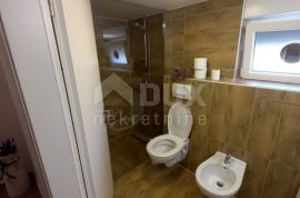 OTOK KRK, GRAD KRK (okolica) - Renovirana kuća s bazenom, Krk, House