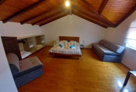 OTOK KRK, GRAD KRK (okolica) - Renovirana kuća s bazenom, Krk, House