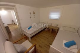 OTOK KRK, GRAD KRK (okolica) - Renovirana kuća s bazenom, Krk, House