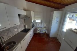 OTOK KRK, GRAD KRK (okolica) - Renovirana kuća s bazenom, Krk, House