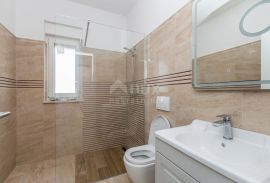 OTOK KRK, NJIVICE - Apartman u prizemlju s okućnicom, Omišalj, Appartamento