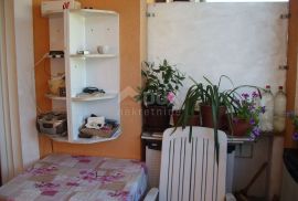 OTOK KRK, MALINSKA (okolica) - Dva odvojena apartmana, Malinska-Dubašnica, Apartamento