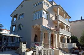 OTOK KRK, MALINSKA - Apartmanska kuća u blizini mora, Malinska-Dubašnica, House